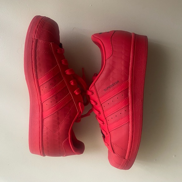 RED ADIDAS SHELL TOE LOW TOP SNEAKERS! - Picture 1 of 5